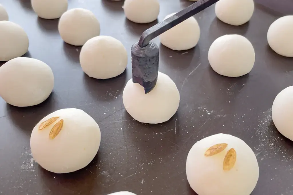 【十五夜・十三夜限定】一日4000本売れる大人気団子が“お月見うさぎ”に大変身！2日間限定『お月見だんご』今年も登場！ 画像 7