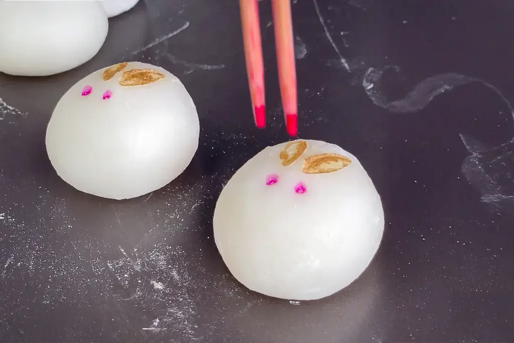 【十五夜・十三夜限定】一日4000本売れる大人気団子が“お月見うさぎ”に大変身！2日間限定『お月見だんご』今年も登場！ 画像 8