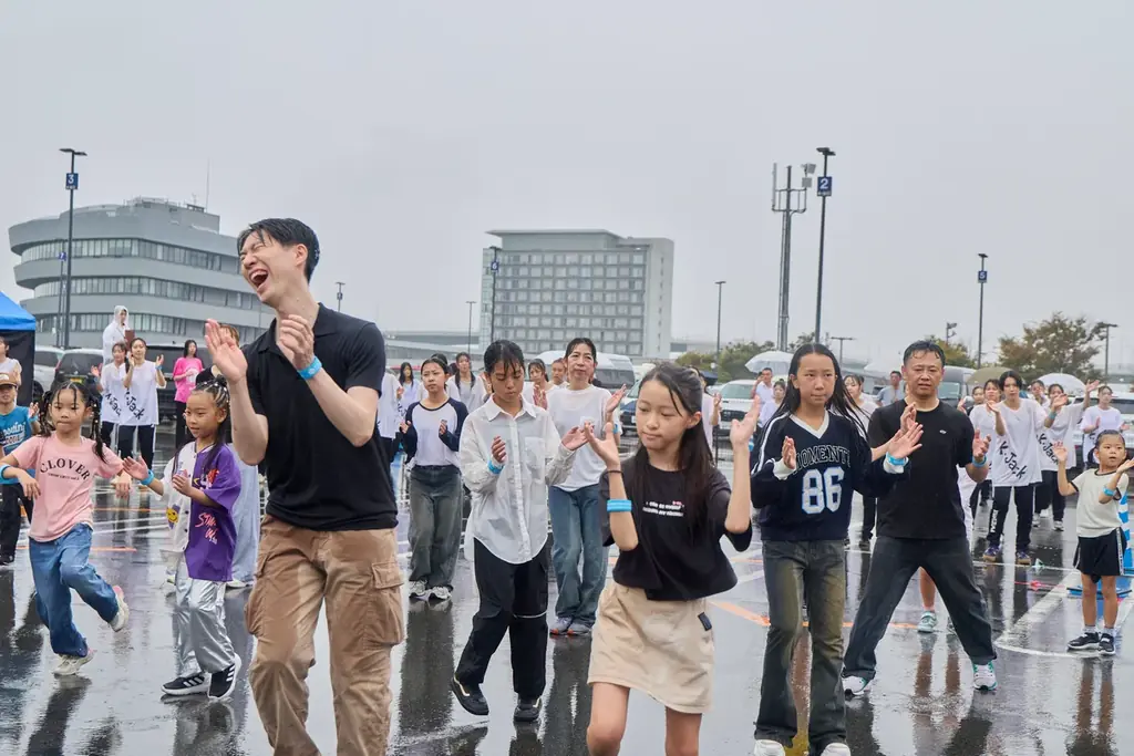 りんくうアウトレット ギネス世界記録™達成！開業25周年記念イベントで縁ある「最大のチャールストンダンスレッスン」成功 TAKAHIRO氏と296名の挑戦で「ダンスの街・大阪」から世界へ 画像 17