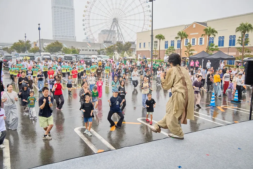 りんくうアウトレット ギネス世界記録™達成！開業25周年記念イベントで縁ある「最大のチャールストンダンスレッスン」成功 TAKAHIRO氏と296名の挑戦で「ダンスの街・大阪」から世界へ 画像 5