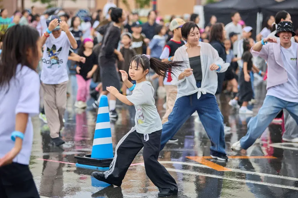りんくうアウトレット ギネス世界記録™達成！開業25周年記念イベントで縁ある「最大のチャールストンダンスレッスン」成功 TAKAHIRO氏と296名の挑戦で「ダンスの街・大阪」から世界へ 画像 8
