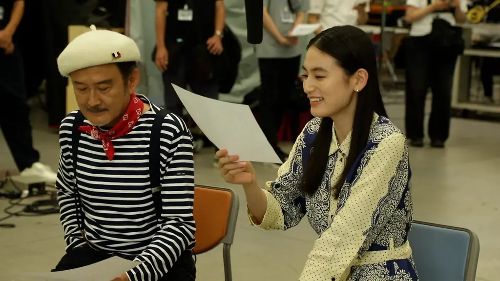 吉田鋼太郎さんのダジャレに八木莉可子さんがタジタジ！？フレンチスタイルの衣装でパンの魅力に思わずうっとり　新TVCM「オモテもウラもおいしいパン誕生」篇 10月7日（火）から放映開始 画像 9