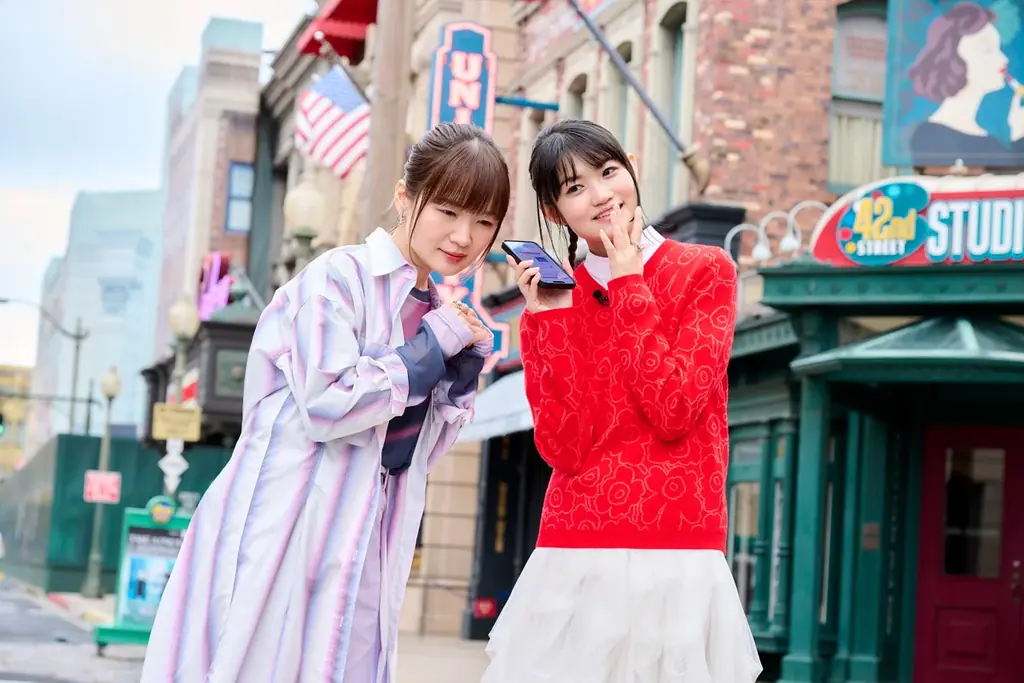 『ユニバーサル・クールジャパン ２０２５』ＴⅤアニメ「ＳＰＹ×ＦＡＭＩＬＹ」 の声優がパークに初登場アーニャ役：種﨑敦美氏、ヨル役：早見沙織氏が“超リアル”なスパイワールドのド真ん中で大はしゃぎ！ 画像 4