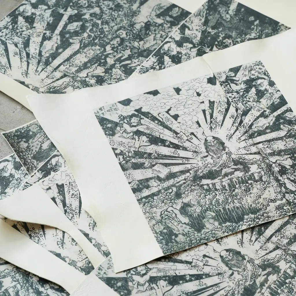 【北斎展 限定コラボ】北斎 蔵書の美を纏う ― 創悦（SOUETSU）、展覧会限定レザーコレクションを発売 画像 2