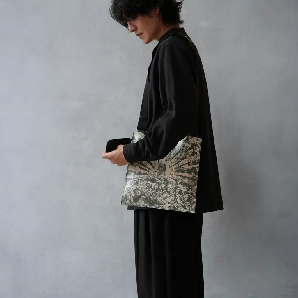 【北斎展 限定コラボ】北斎 蔵書の美を纏う ― 創悦（SOUETSU）、展覧会限定レザーコレクションを発売 画像 4