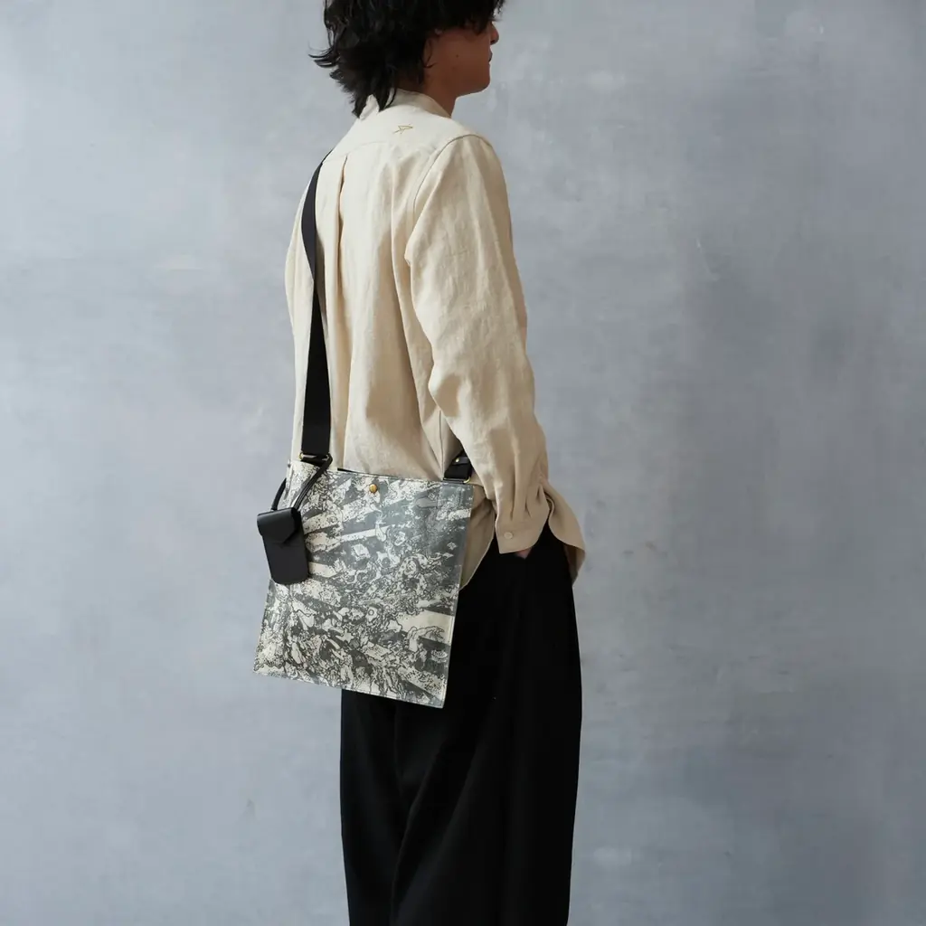 【北斎展 限定コラボ】北斎 蔵書の美を纏う ― 創悦（SOUETSU）、展覧会限定レザーコレクションを発売 画像 5