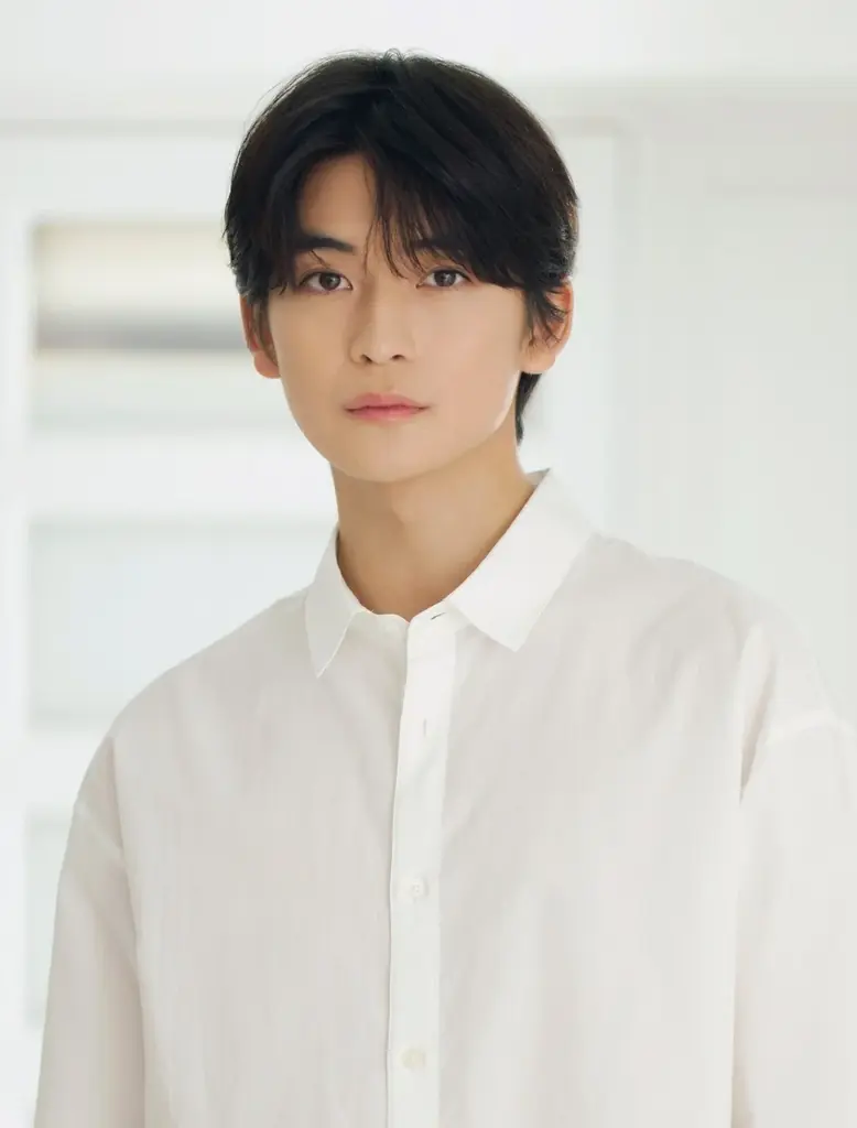 【SOFINA iP】高橋文哉さんの新たな表情と渾身開発した美容液の1滴で惹きつける、【薬用】角層トーニングセラムCM2025年10月7日（火）よりWebにて先行公開。 画像 10