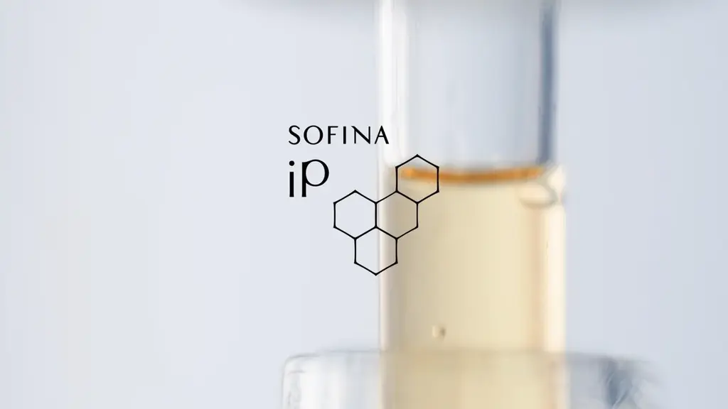 【SOFINA iP】高橋文哉さんの新たな表情と渾身開発した美容液の1滴で惹きつける、【薬用】角層トーニングセラムCM2025年10月7日（火）よりWebにて先行公開。 画像 2