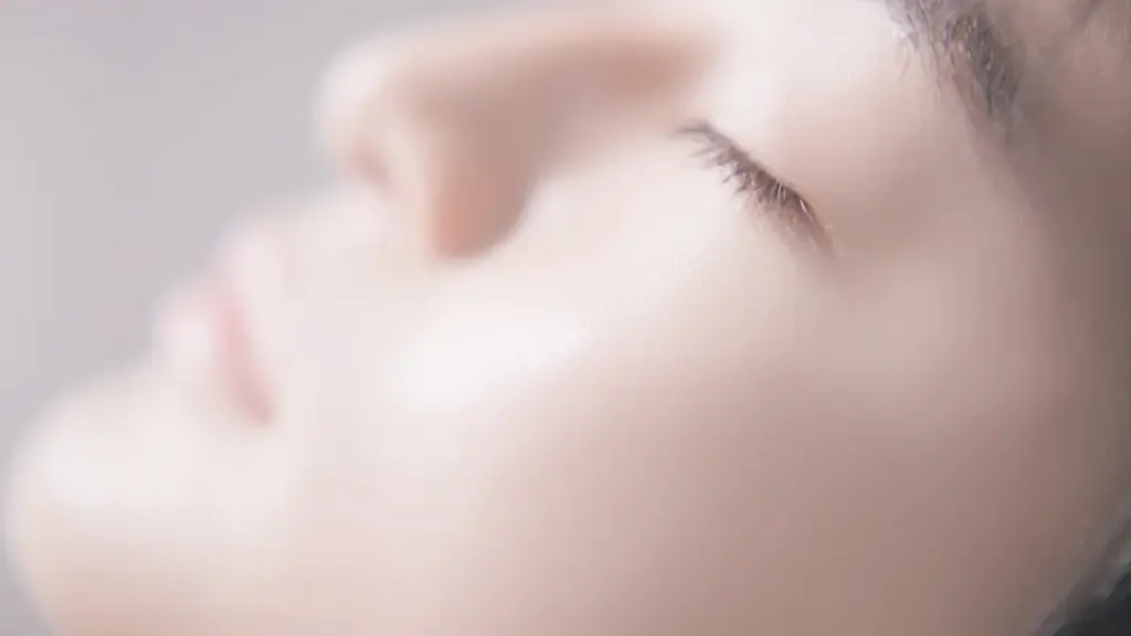 【SOFINA iP】高橋文哉さんの新たな表情と渾身開発した美容液の1滴で惹きつける、【薬用】角層トーニングセラムCM2025年10月7日（火）よりWebにて先行公開。 画像 6