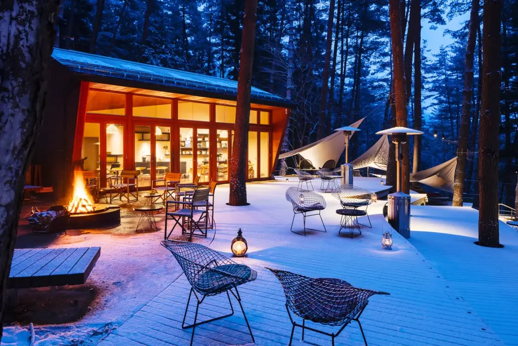 【星のや富士】静寂な冬の森に“屋外こたつ”が登場。炎に集い、五感を澄ます「冬グランピング」今冬も開催 画像 1