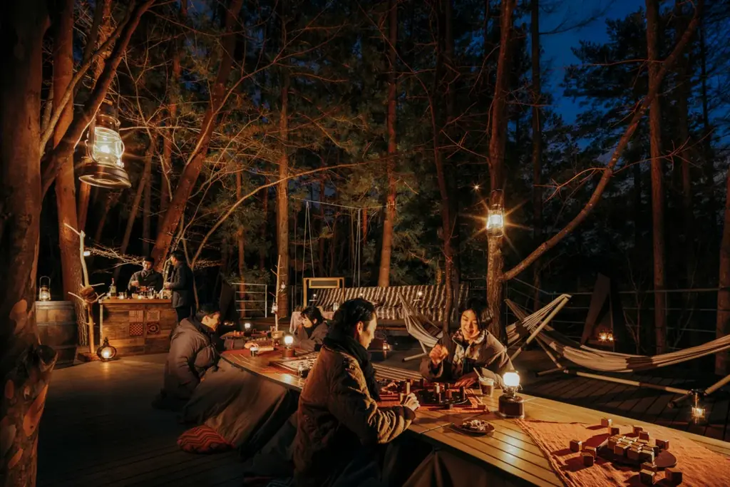 【星のや富士】静寂な冬の森に“屋外こたつ”が登場。炎に集い、五感を澄ます「冬グランピング」今冬も開催 画像 3