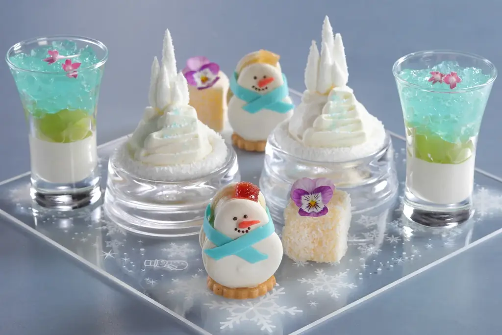 【シェラトン都ホテル大阪】“白”を基調に「雪の世界」を表現したスイーツなどが楽しめる「クリスマススイーツフェア ～雪の女王～」開催 画像 2