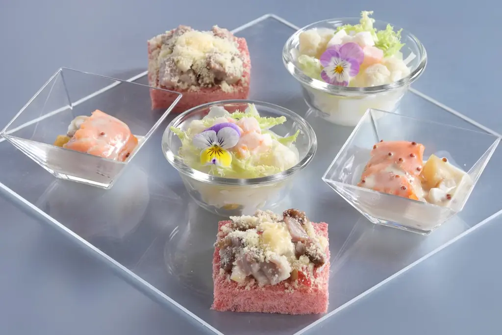 【シェラトン都ホテル大阪】“白”を基調に「雪の世界」を表現したスイーツなどが楽しめる「クリスマススイーツフェア ～雪の女王～」開催 画像 4