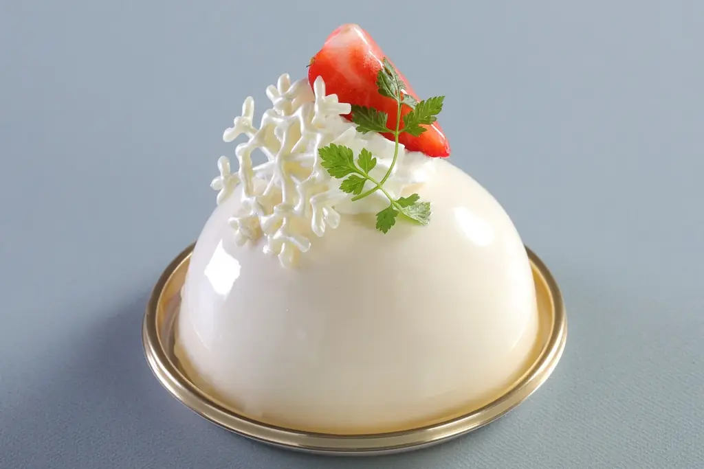 【シェラトン都ホテル大阪】“白”を基調に「雪の世界」を表現したスイーツなどが楽しめる「クリスマススイーツフェア ～雪の女王～」開催 画像 7