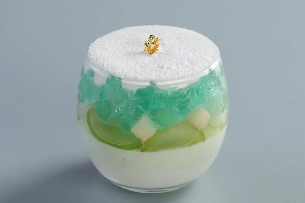 【シェラトン都ホテル大阪】“白”を基調に「雪の世界」を表現したスイーツなどが楽しめる「クリスマススイーツフェア ～雪の女王～」開催 画像 8