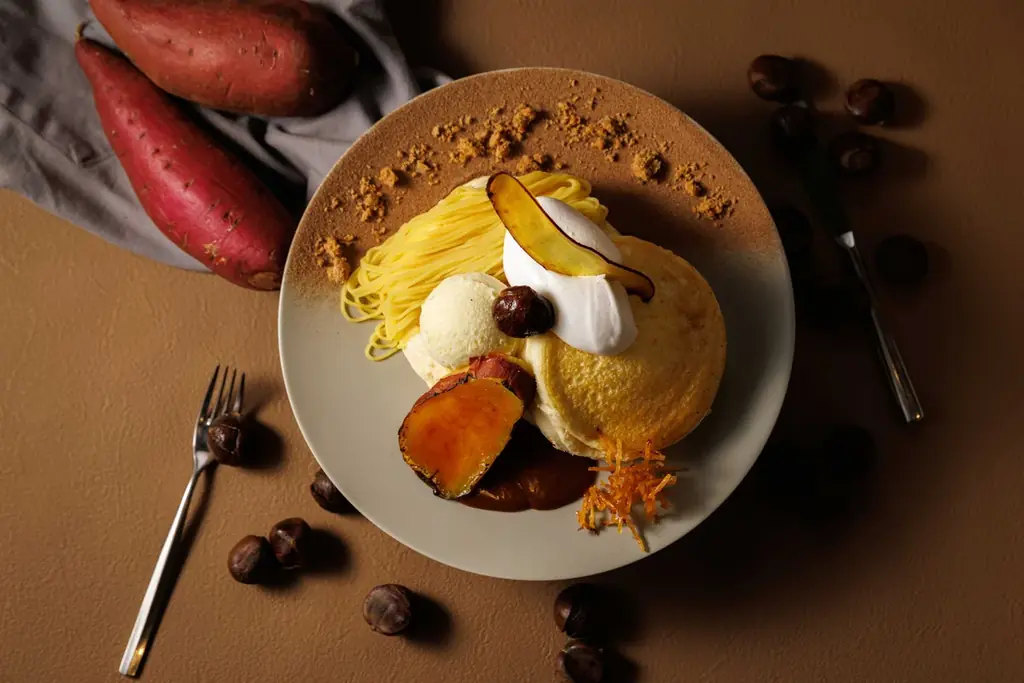 みなとみらい「The Blue Bell」より、秋限定パンケーキ登場！『蜜芋キャラメリゼとモンブランクリームのパンケーキ』 画像 2