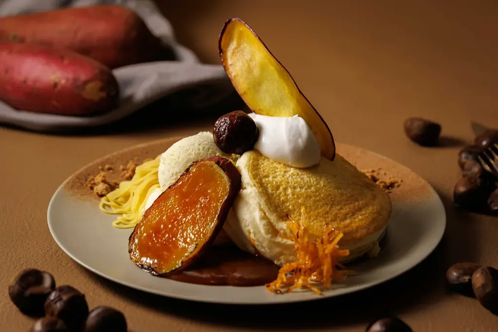 みなとみらい「The Blue Bell」より、秋限定パンケーキ登場！『蜜芋キャラメリゼとモンブランクリームのパンケーキ』 画像 3