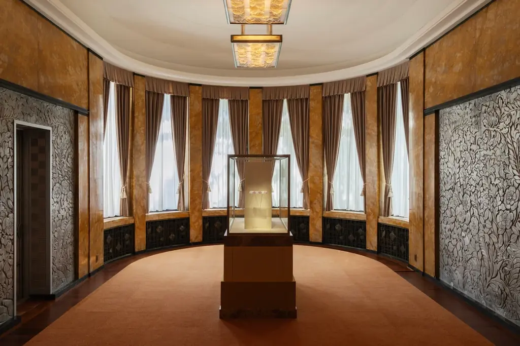 「永遠なる瞬間　ヴァン クリーフ＆アーペル ― ハイジュエリーが語るアール・デコ」　東京都庭園美術館にて開幕 画像 1