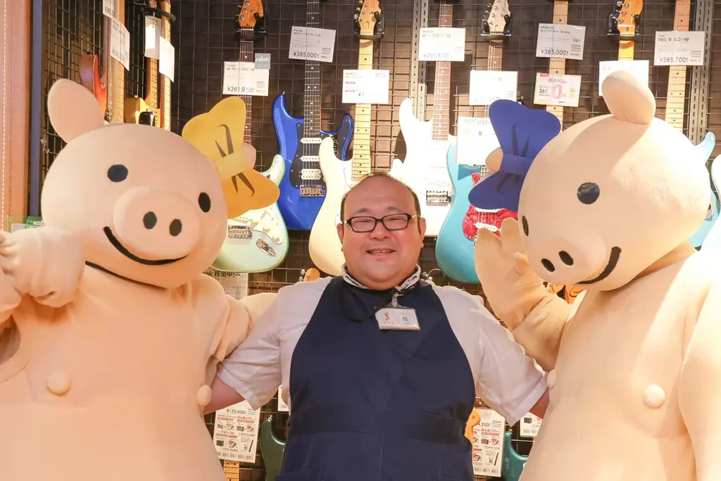 【矢場とん×島村楽器】名古屋名物みそかつでおなじみの「矢場とん」とコラボレーション！ギターストラップとピックを10月15日（水）に発売 画像 4