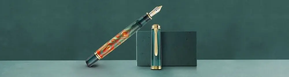 ドイツの高級筆記具ブランド【ペリカン】ドイツ本社のアーカイブに保存されたポスターアートにオマージュを捧げた特別生産品万年筆「M600 Art Collection ルディ・ローザ」が10月中旬発売。 画像 3