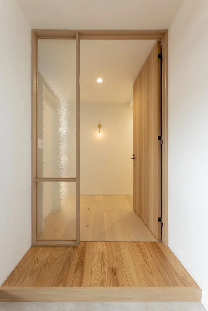 【1日限定開催】“程よい距離感”を叶える住まいの工夫と、素材の心地よさ。アイアン手摺・造作扉が魅せる上質リノベ見学会｜岩倉市 画像 2