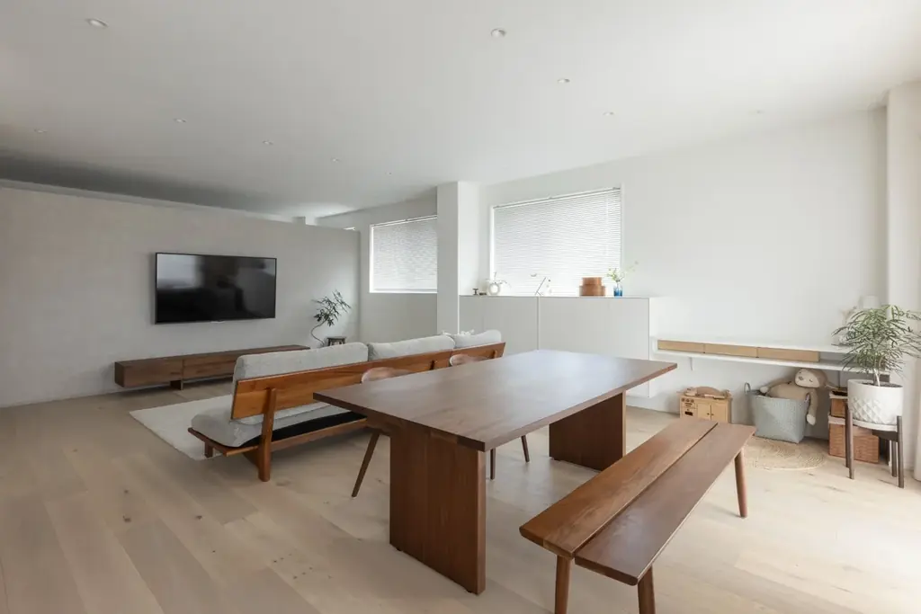 【1日限定開催】“程よい距離感”を叶える住まいの工夫と、素材の心地よさ。アイアン手摺・造作扉が魅せる上質リノベ見学会｜岩倉市 画像 3