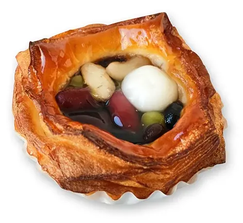 クックハウス×SHIBUYA109阿倍野店×高校生によるコラボ商品　あんこ好き高校生の夢から生まれた和の彩りと白玉の月-新感覚スイーツデニッシュ-10月11日-31日限定販売 画像 2