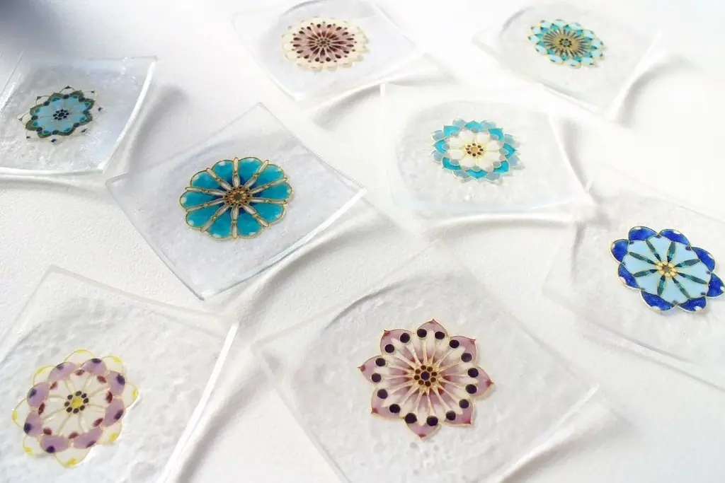 【加賀依緑園】秋の山中温泉に映える月替わり工芸展。九谷焼の艶めき『工藤 完子 展-女神たち-』（開催中）／ガラスのきらめき『塚原 梢 展』（11月7日～）を開催 画像 12