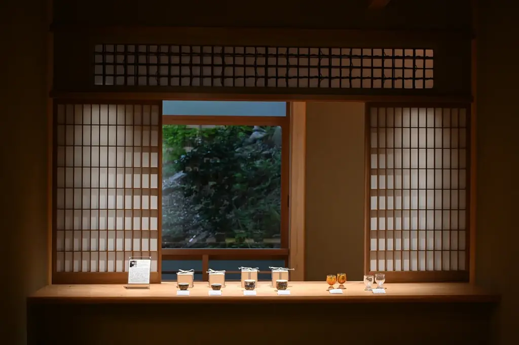 【加賀依緑園】秋の山中温泉に映える月替わり工芸展。九谷焼の艶めき『工藤 完子 展-女神たち-』（開催中）／ガラスのきらめき『塚原 梢 展』（11月7日～）を開催 画像 13