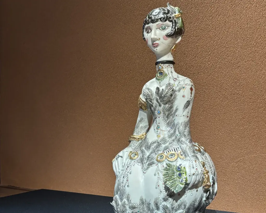 【加賀依緑園】秋の山中温泉に映える月替わり工芸展。九谷焼の艶めき『工藤 完子 展-女神たち-』（開催中）／ガラスのきらめき『塚原 梢 展』（11月7日～）を開催 画像 2