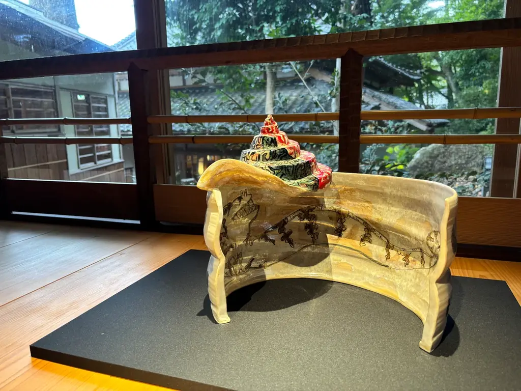 【加賀依緑園】秋の山中温泉に映える月替わり工芸展。九谷焼の艶めき『工藤 完子 展-女神たち-』（開催中）／ガラスのきらめき『塚原 梢 展』（11月7日～）を開催 画像 3