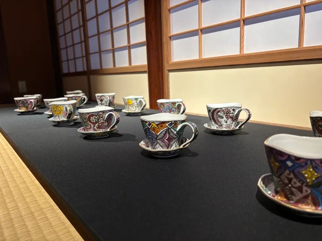 【加賀依緑園】秋の山中温泉に映える月替わり工芸展。九谷焼の艶めき『工藤 完子 展-女神たち-』（開催中）／ガラスのきらめき『塚原 梢 展』（11月7日～）を開催 画像 8