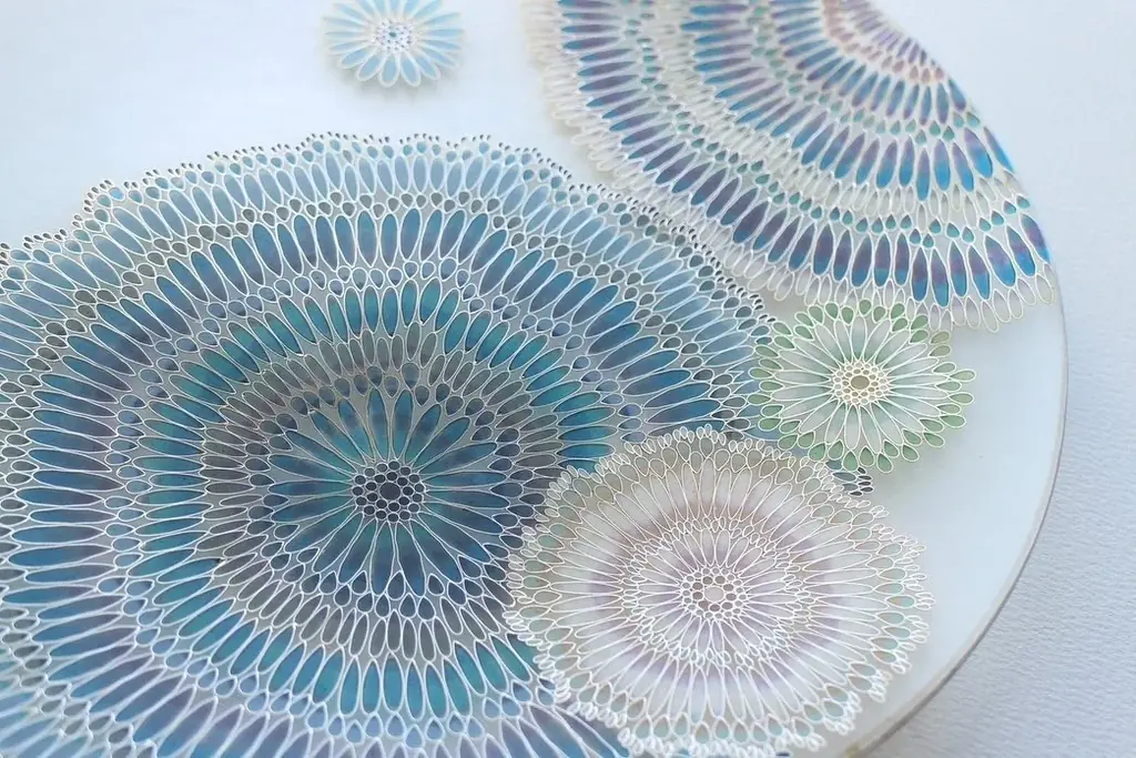 【加賀依緑園】秋の山中温泉に映える月替わり工芸展。九谷焼の艶めき『工藤 完子 展-女神たち-』（開催中）／ガラスのきらめき『塚原 梢 展』（11月7日～）を開催 画像 9