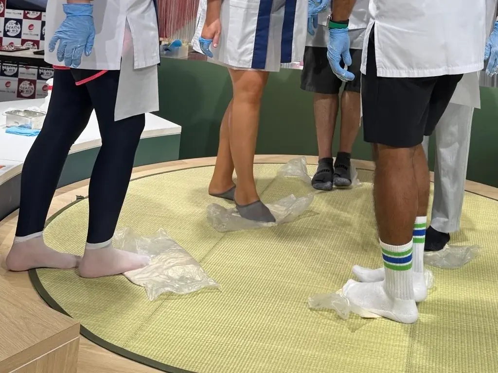 日本初のうどんチェーン店「自家製麺 杵屋」を運営するグルメ杵屋「ファミリーから大人まで楽しめる食育プログラム」として『杵屋 うどん打ち教室』をスタート！ 画像 3