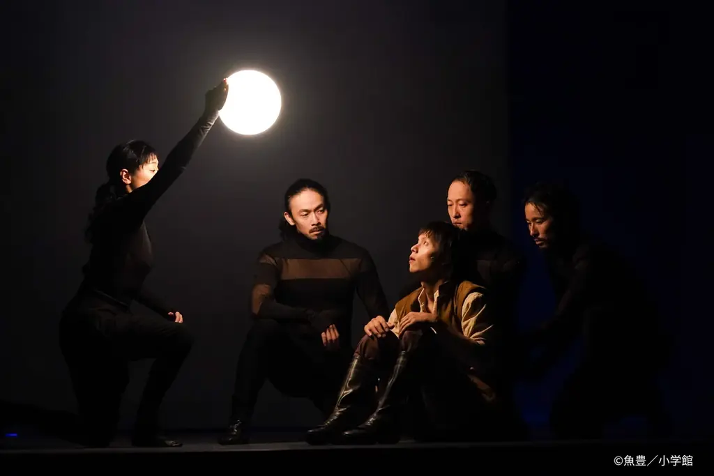 【写真・コメント】舞台『チ。 ―地球の運動について―』ついに開幕！【出演：窪田正孝、三浦透子、大貫勇輔、吉柳咲良、吹越 満、成河、 森山未來ほか】 画像 1