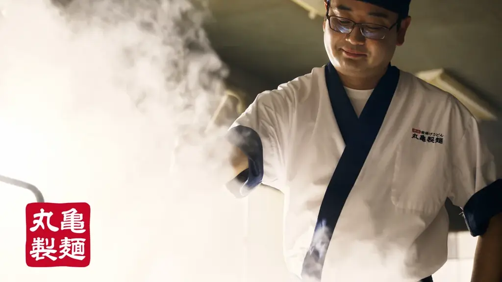 ≪全国すべての店に麺職人がいる≫　麺職人が打つ手づくり・打ち立てのうどんおいしさをひと口で実感　今年も「ひと口醤油うどん」お配りいたします 画像 4