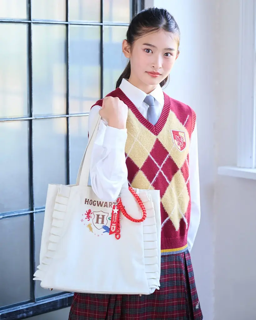 ポンポネット ジュニアが『Harry Potter（ハリー・ポッター）』とスペシャルコラボレーション！ホグワーツ魔法魔術学校の生徒気分を味わえるスクール⾵アイテムが2025年10月10日(金)発売！ 画像 4