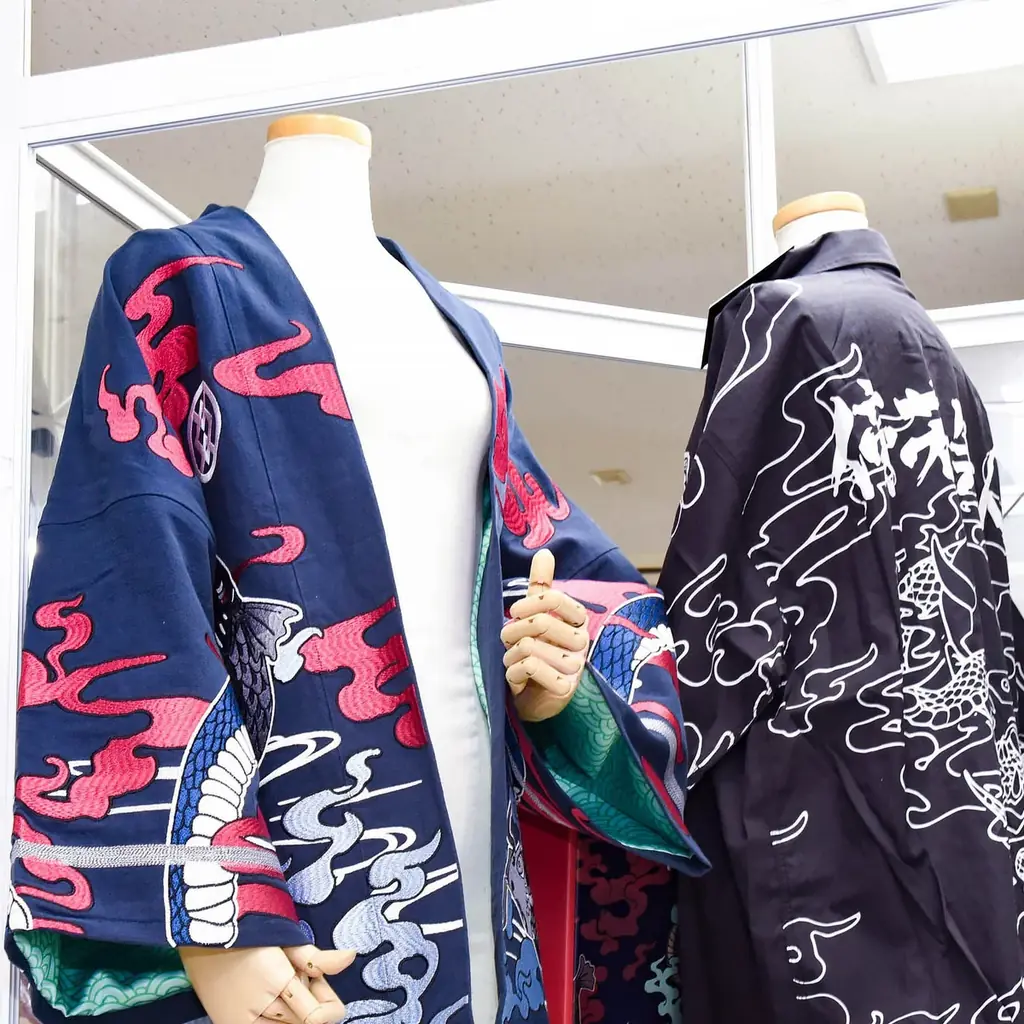 『ガールズバンドクライ』より、「傍若無人」の「羽織(刺繍 ver.)ブレスレット付き」「シャツ」「イヤリング」が登場。あみあみにて、予約受付中。 画像 25