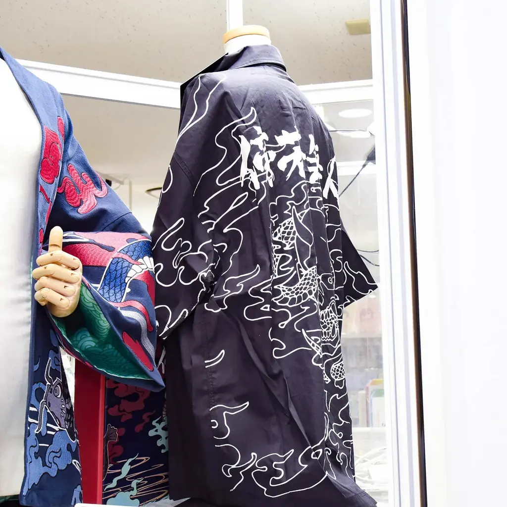 『ガールズバンドクライ』より、「傍若無人」の「羽織(刺繍 ver.)ブレスレット付き」「シャツ」「イヤリング」が登場。あみあみにて、予約受付中。 画像 27