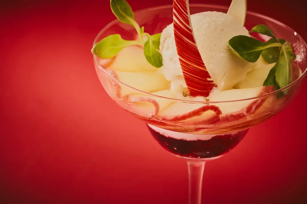 【大阪ステーションホテル】11月10日～12月15日限定　赤くつやめき甘やかに香る　りんごアフタヌーンティー 初登場 画像 3