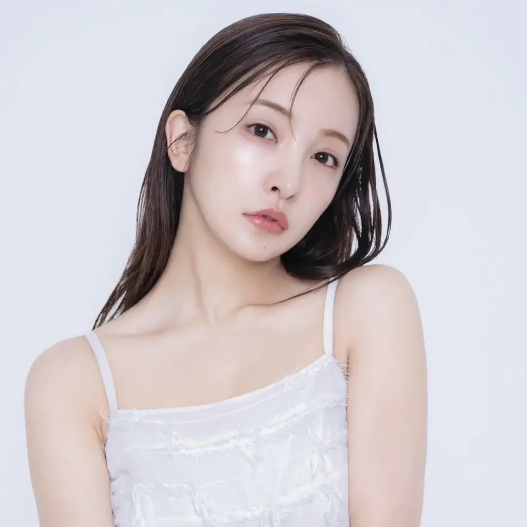 板野友美 芸能活動20周年 × bébé 4周年記念　”ともちんの香り”パフューム100本限定発売＆感謝の大キャンペーン開催 画像 4