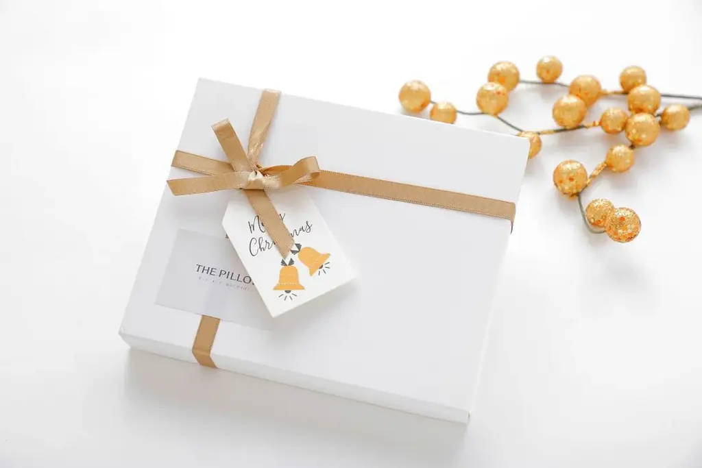 聖夜、自分に合う枕で理想の睡眠に出逢う。「THE PILLOW」をXmasカードとピローバックとセットで、Xmasラッピングでお届けする「THE PILLOW クリスマスキャンペーン 2025」開催。 画像 3