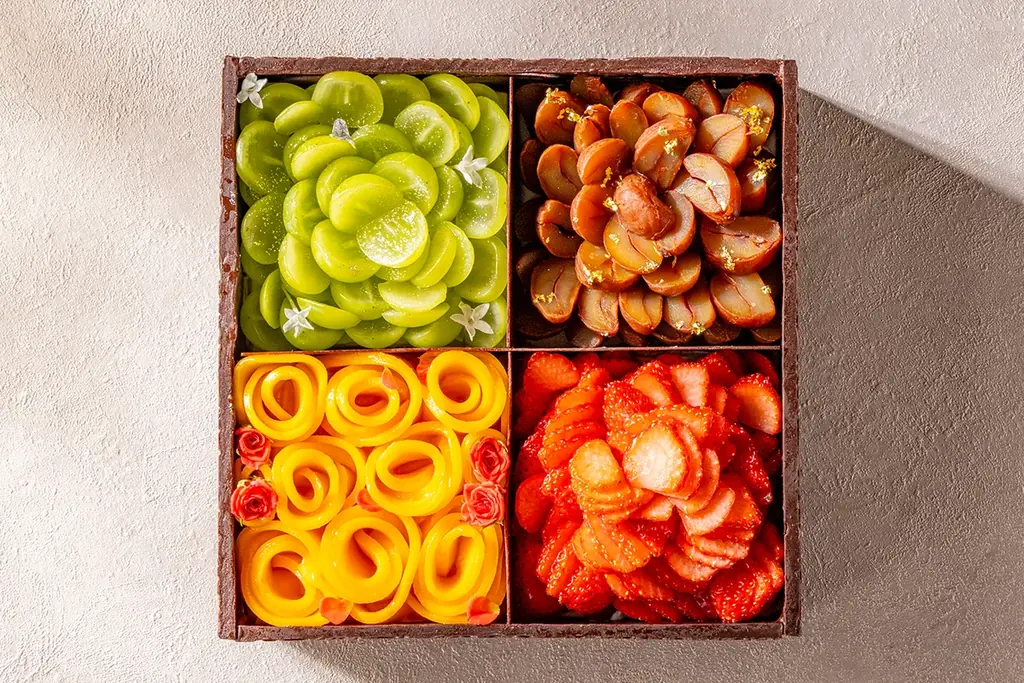 ヒルトン東京お台場 クリスマスケーキ2025　希少ないちごや冬育ちのマンゴーを使用した5万円の“至高のケーキ”をはじめ全4種を販売 画像 3