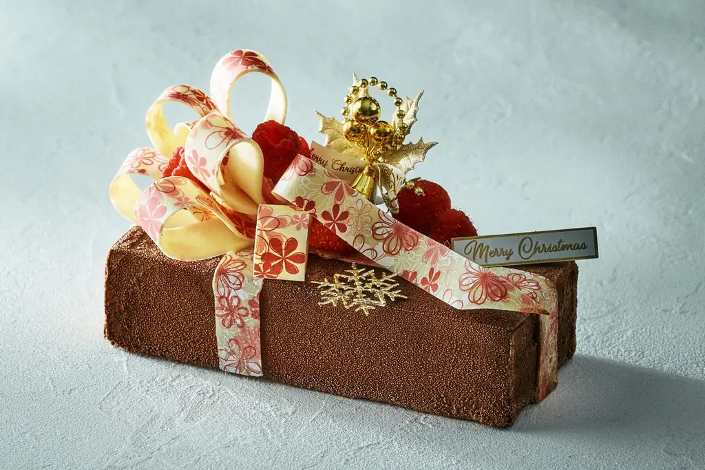 ヒルトン東京お台場 クリスマスケーキ2025　希少ないちごや冬育ちのマンゴーを使用した5万円の“至高のケーキ”をはじめ全4種を販売 画像 5