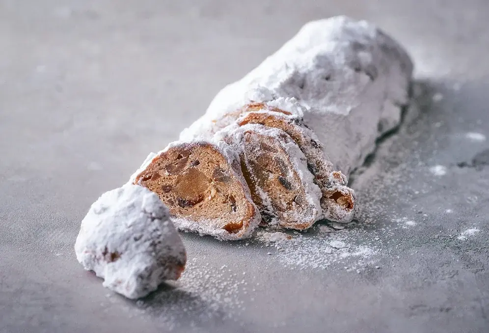 ヒルトン東京お台場 クリスマスケーキ2025　希少ないちごや冬育ちのマンゴーを使用した5万円の“至高のケーキ”をはじめ全4種を販売 画像 7