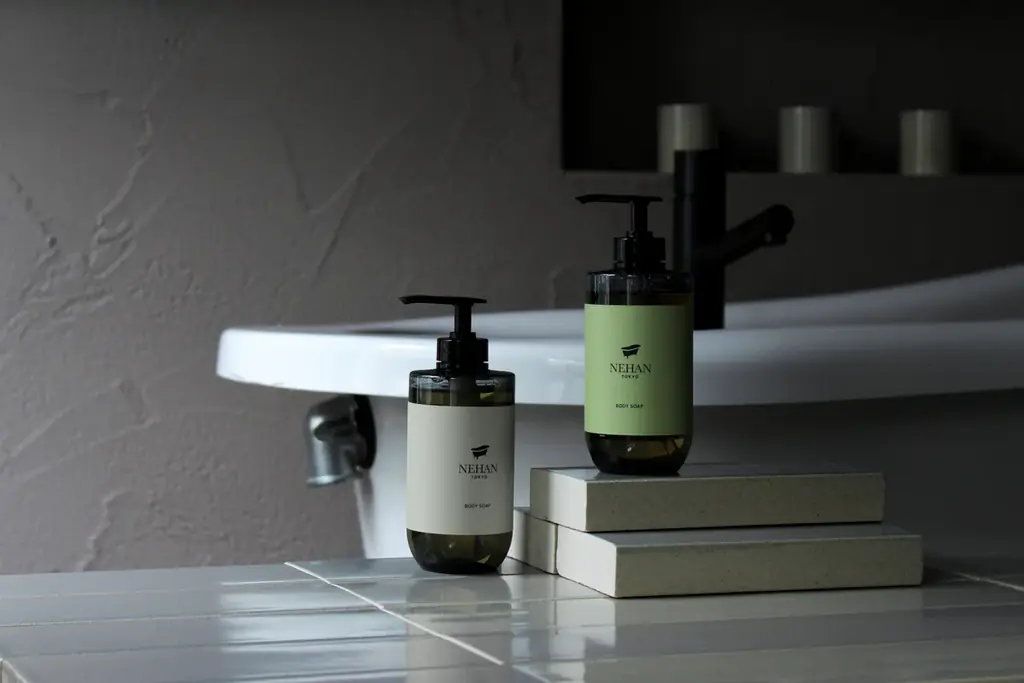 香水の華やかさ、森の静けさ。NEHAN TOKYOから２つのボディソープ「ローブ」「ウッドランド」10.23誕生。 画像 1