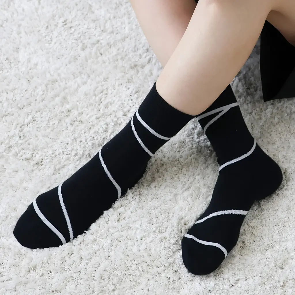 皆川明さんと考案した新しいソックス「WIND」 画像 2