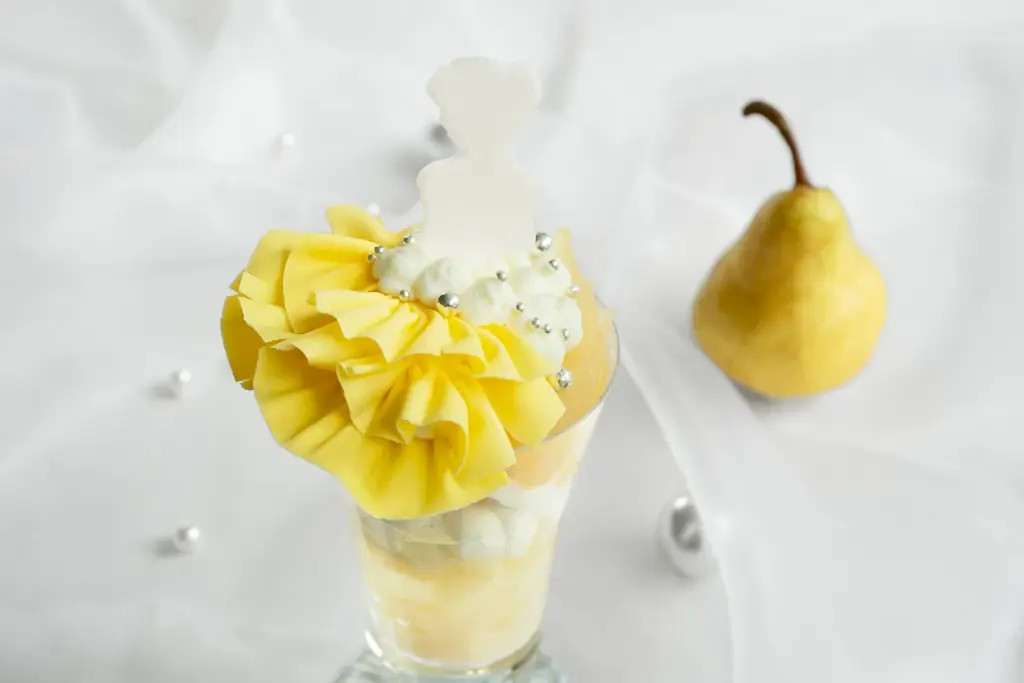 【ウェスティンホテル大阪】旬の果実がドレスアップ！「洋ナシのプリンセスパフェ」～甘く、華やぐ推し活～ 画像 3