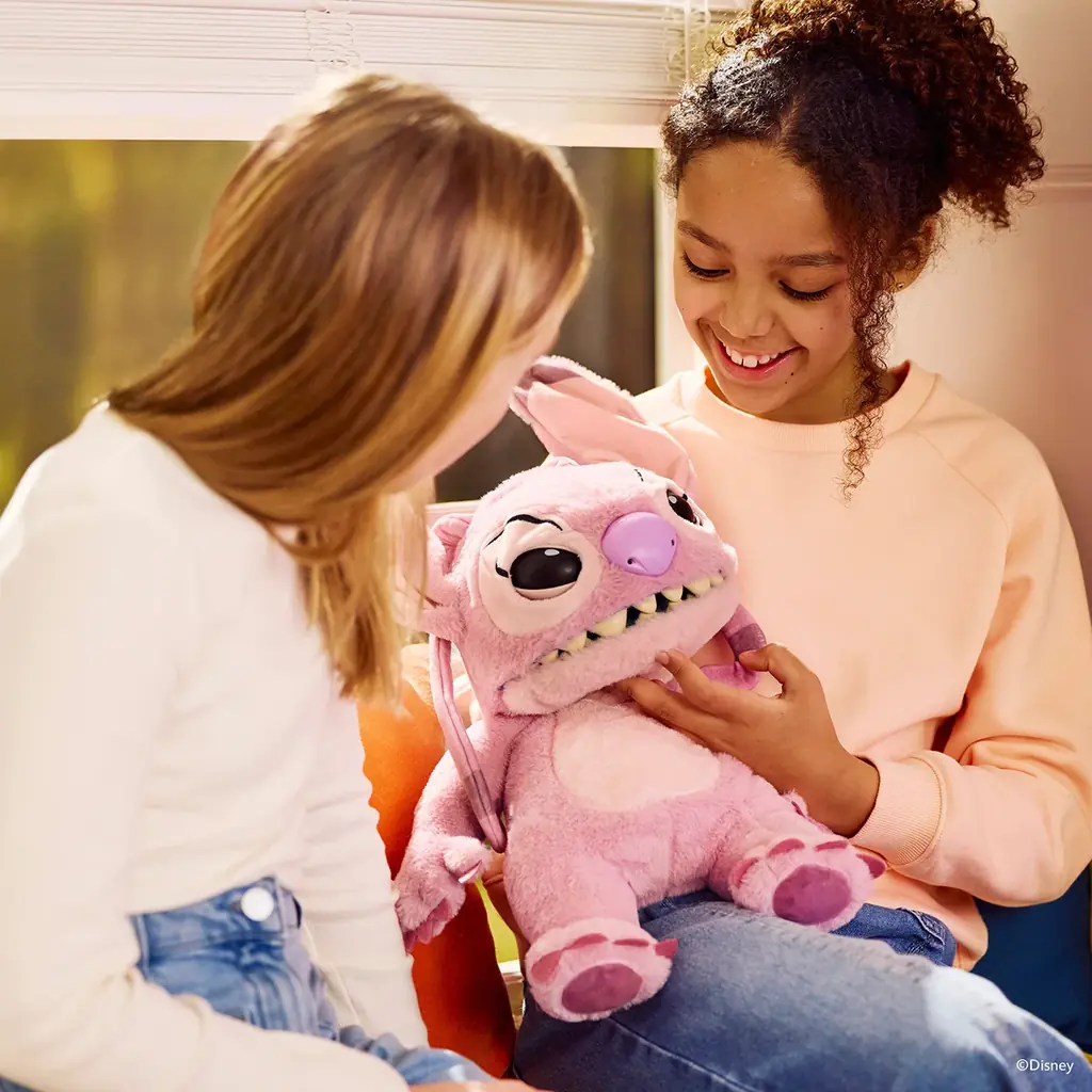 本物みたいに動いておしゃべりする！スティッチの”遊べる最先端パペット”が登場！ 画像 2