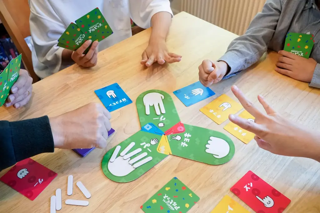 【ドイツ】世界最大級のボードゲームイベント「SPIEL Essen 2025」にClaGlaが出展！『超進化系じゃんけん アルピッス』英語版がイギリスの出版社より発売予定！ 画像 3